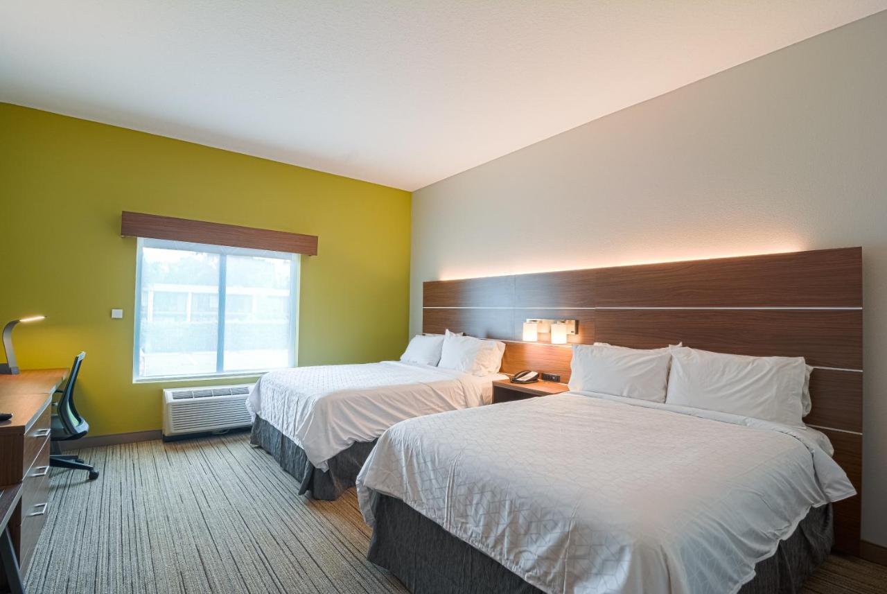 Holiday Inn Express Hotel & Suites Tampa-Usf-Busch Gardens By Ihg Zewnętrze zdjęcie