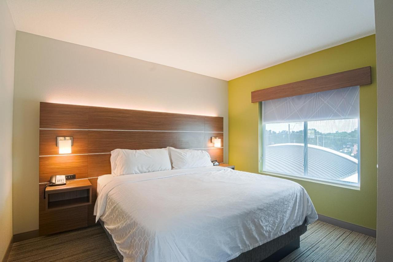 Holiday Inn Express Hotel & Suites Tampa-Usf-Busch Gardens By Ihg Zewnętrze zdjęcie