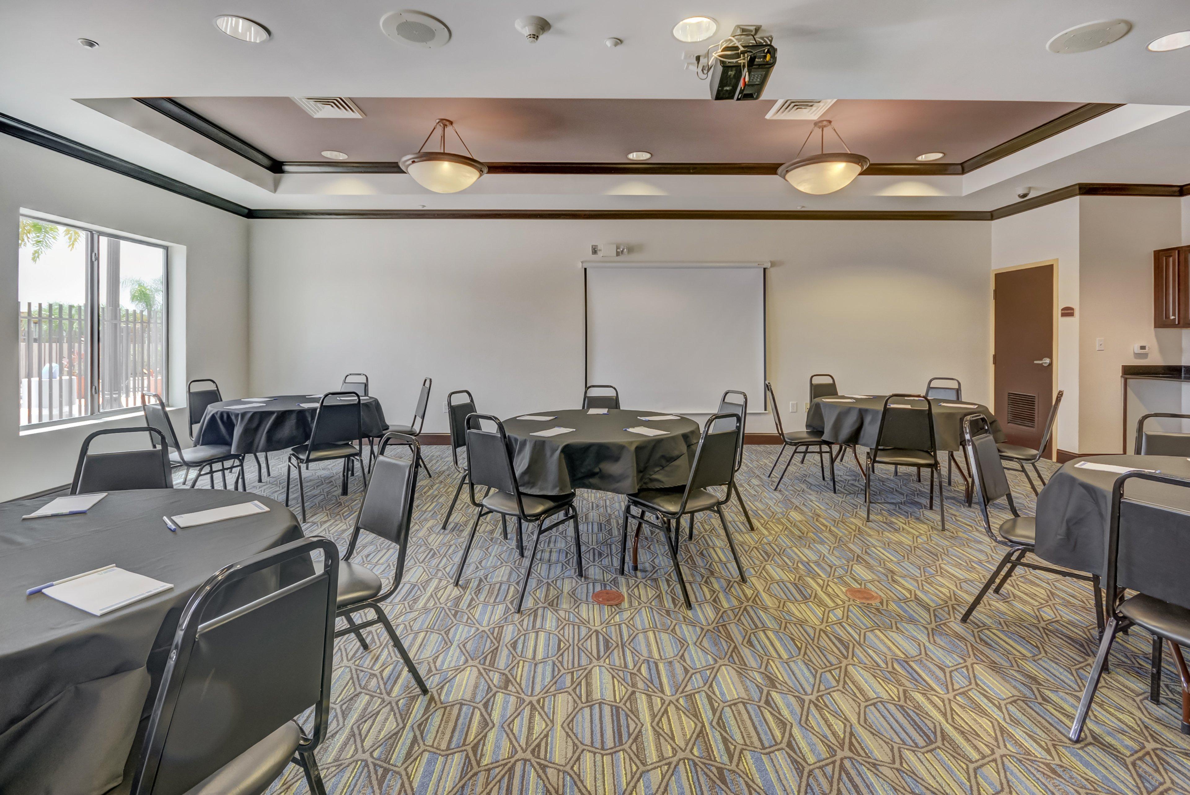 Holiday Inn Express Hotel & Suites Tampa-Usf-Busch Gardens By Ihg Zewnętrze zdjęcie