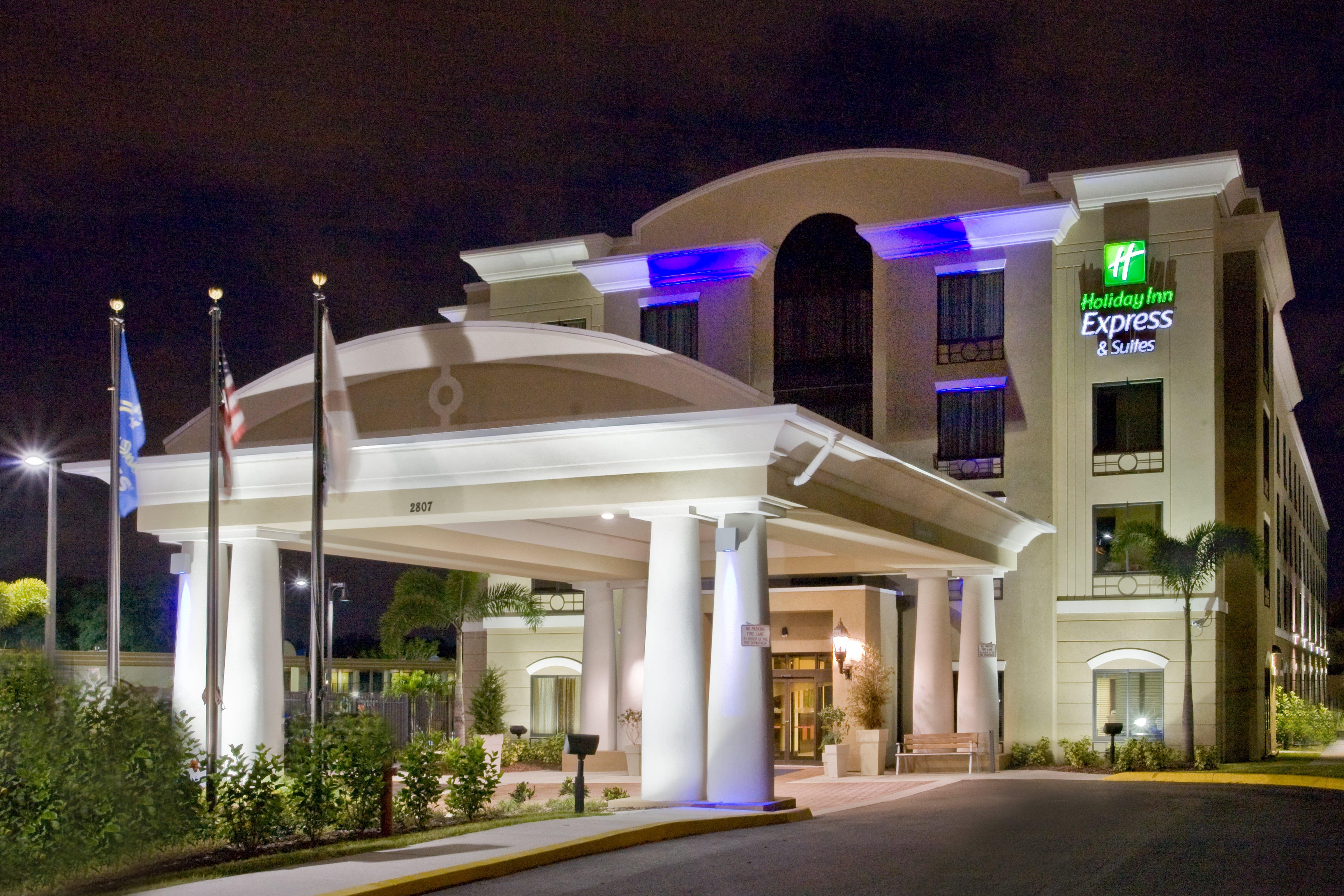 Holiday Inn Express Hotel & Suites Tampa-Usf-Busch Gardens By Ihg Zewnętrze zdjęcie