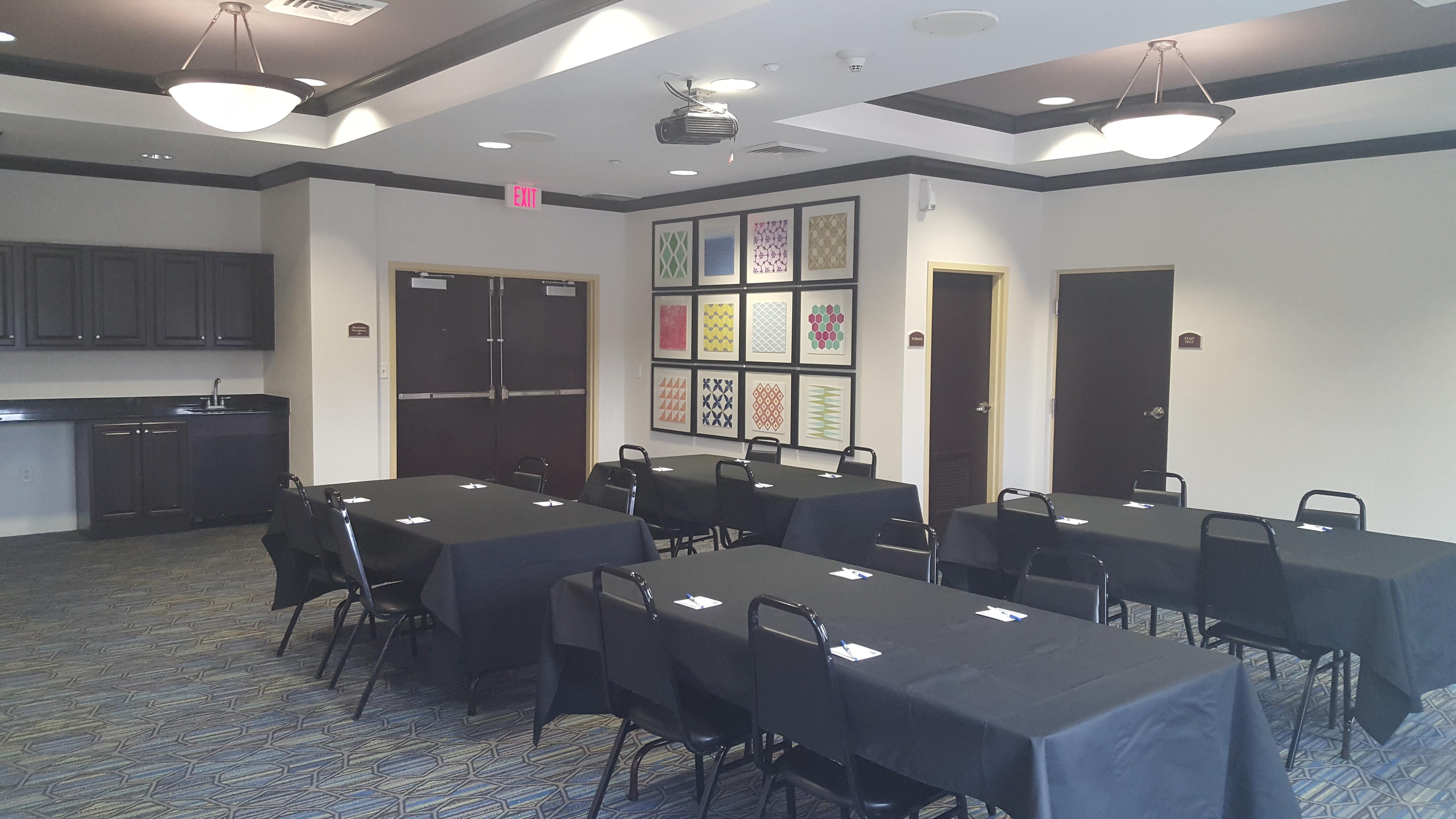 Holiday Inn Express Hotel & Suites Tampa-Usf-Busch Gardens By Ihg Zewnętrze zdjęcie
