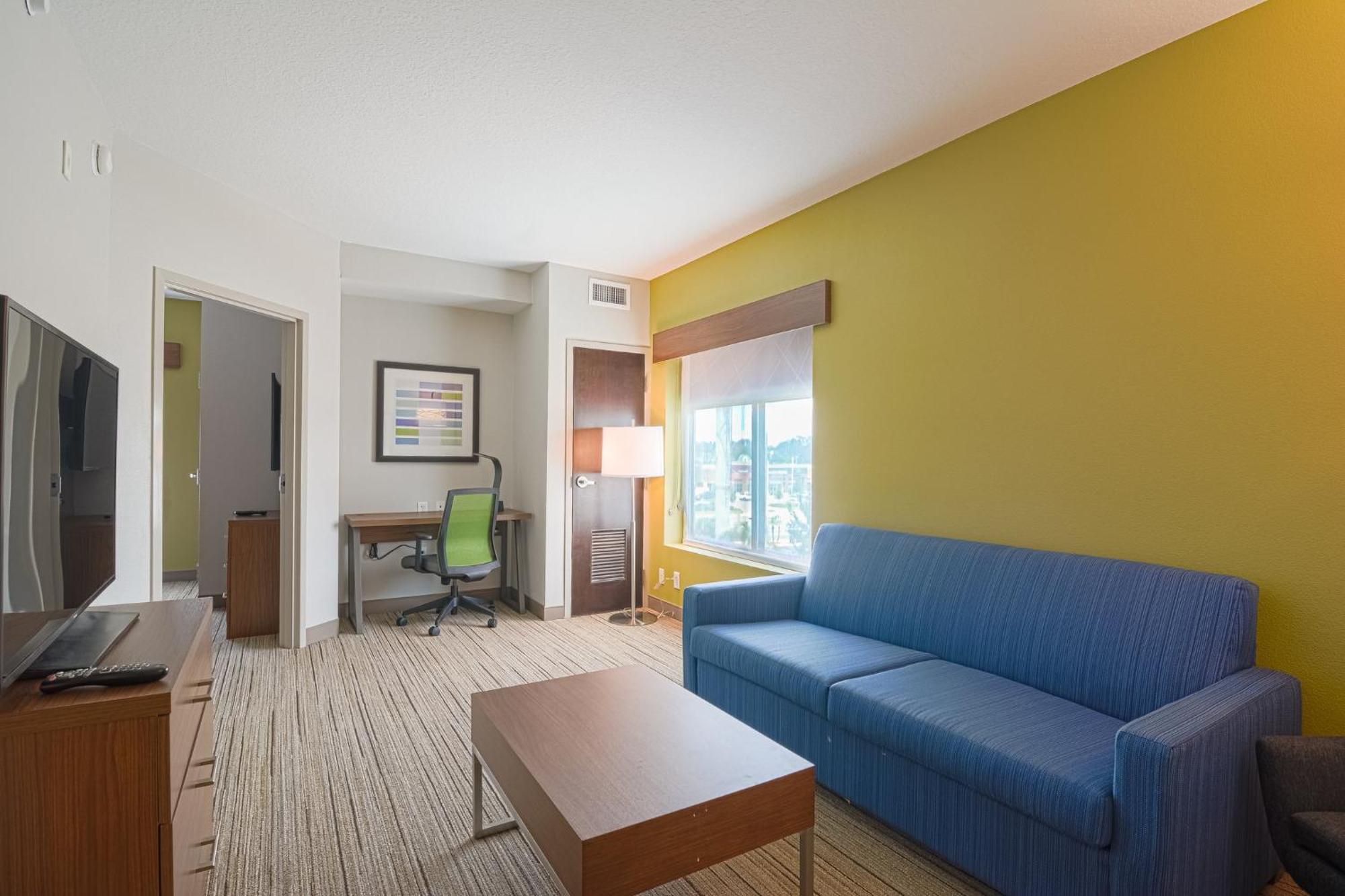 Holiday Inn Express Hotel & Suites Tampa-Usf-Busch Gardens By Ihg Zewnętrze zdjęcie