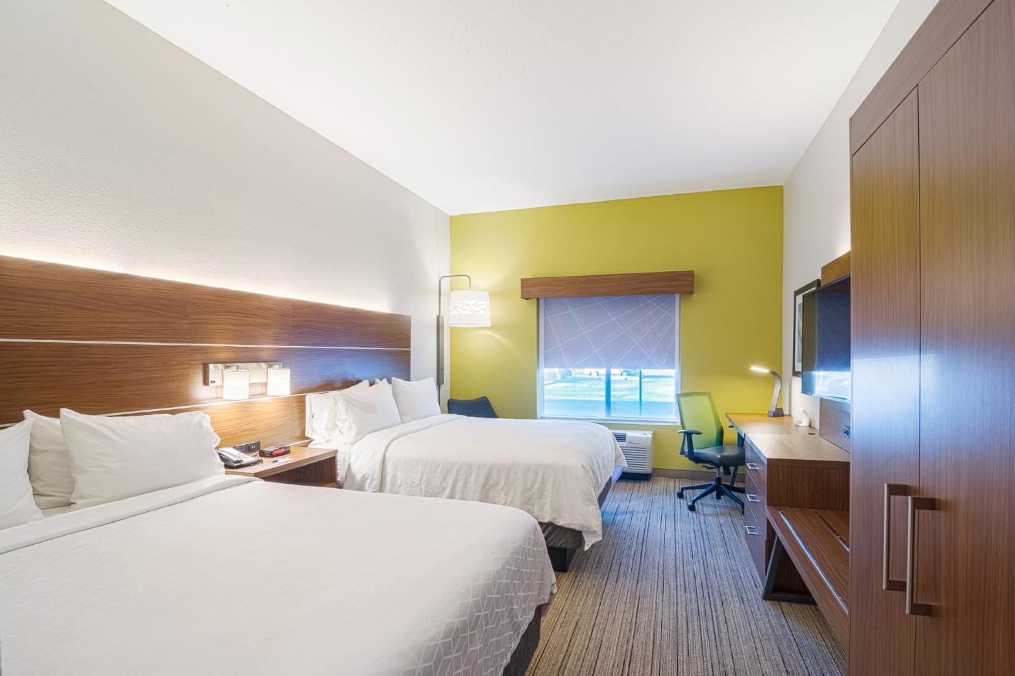 Holiday Inn Express Hotel & Suites Tampa-Usf-Busch Gardens By Ihg Zewnętrze zdjęcie