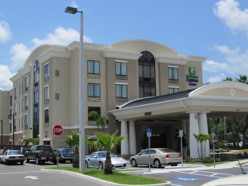 Holiday Inn Express Hotel & Suites Tampa-Usf-Busch Gardens By Ihg Zewnętrze zdjęcie